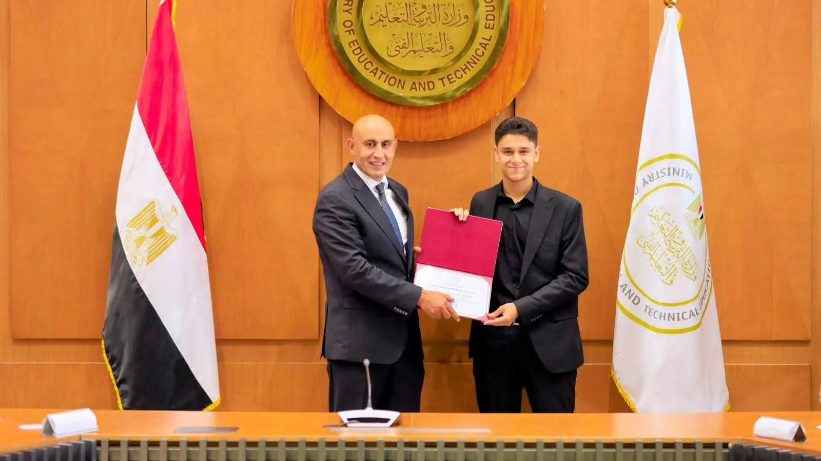 وزير التعليم يكرم أوائل الثانوية العامة 2026: أنتم فخر مصر.. والتفوق بداية طريق النجاح - 1000773559
