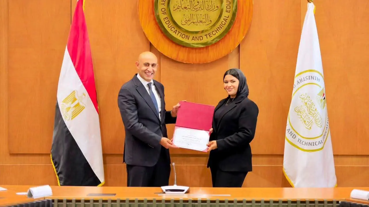 وزير التعليم يكرم أوائل الثانوية العامة 2026: أنتم فخر مصر.. والتفوق بداية طريق النجاح - 1000773566