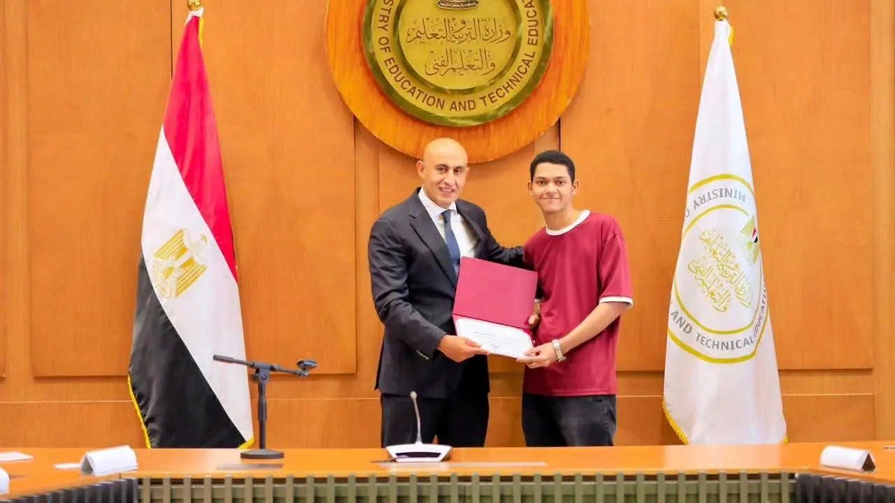 وزير التعليم يكرم أوائل الثانوية العامة 2026: أنتم فخر مصر.. والتفوق بداية طريق النجاح - 1000773567