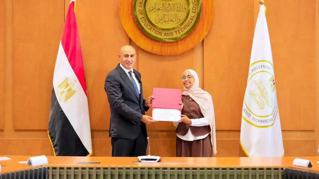 وزير التعليم يكرم أوائل الثانوية العامة 2026: أنتم فخر مصر.. والتفوق بداية طريق النجاح - 1000773568