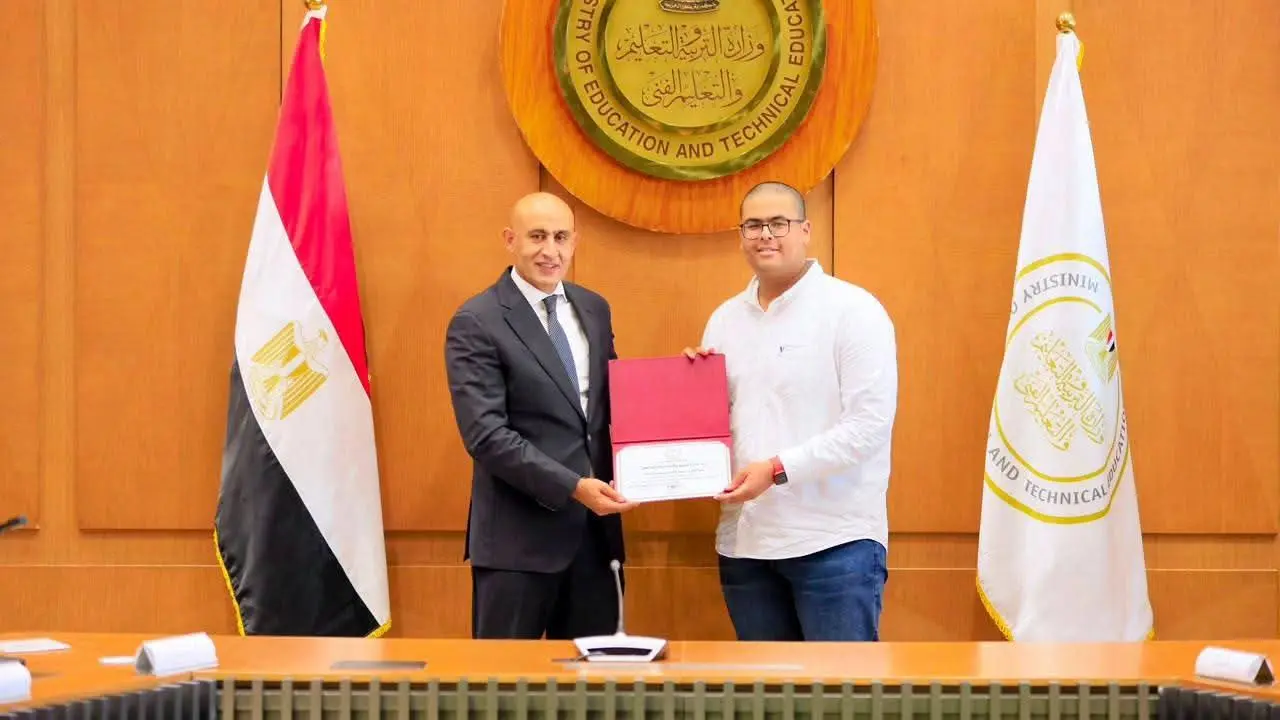 وزير التعليم يكرم أوائل الثانوية العامة 2026: أنتم فخر مصر.. والتفوق بداية طريق النجاح - 1000773569