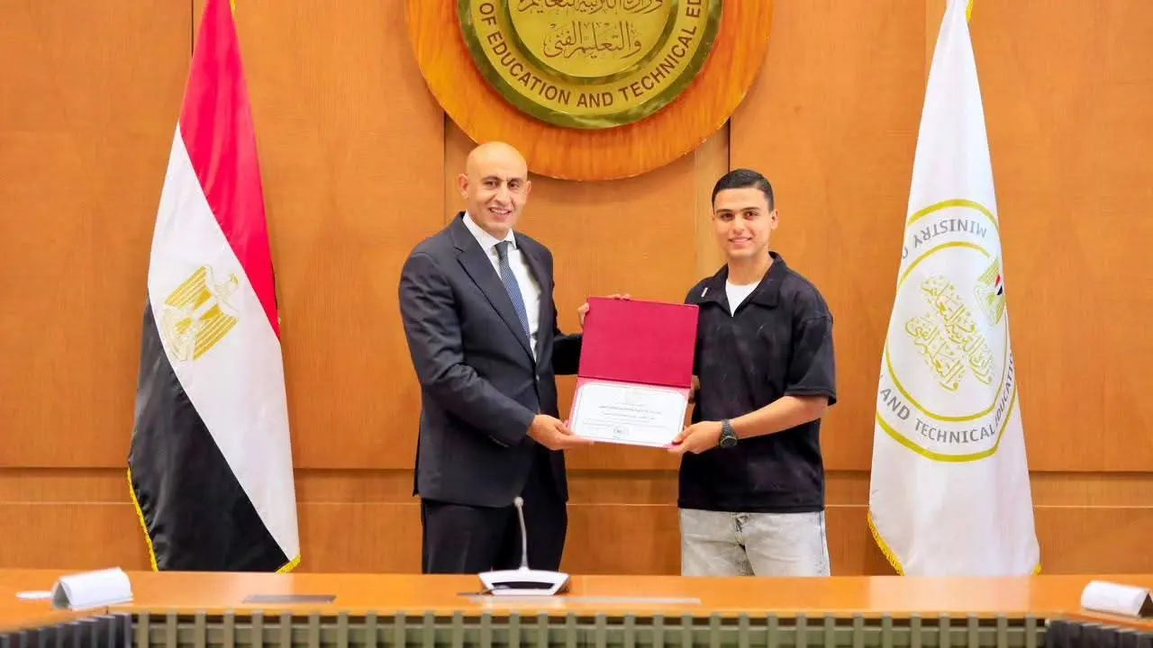 وزير التعليم يكرم أوائل الثانوية العامة 2026: أنتم فخر مصر.. والتفوق بداية طريق النجاح - 1000773570