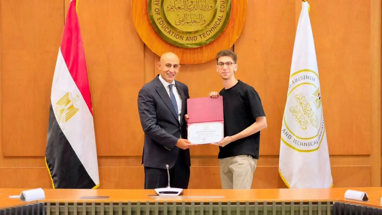 وزير التعليم يكرم أوائل الثانوية العامة 2026: أنتم فخر مصر.. والتفوق بداية طريق النجاح - 1000773573