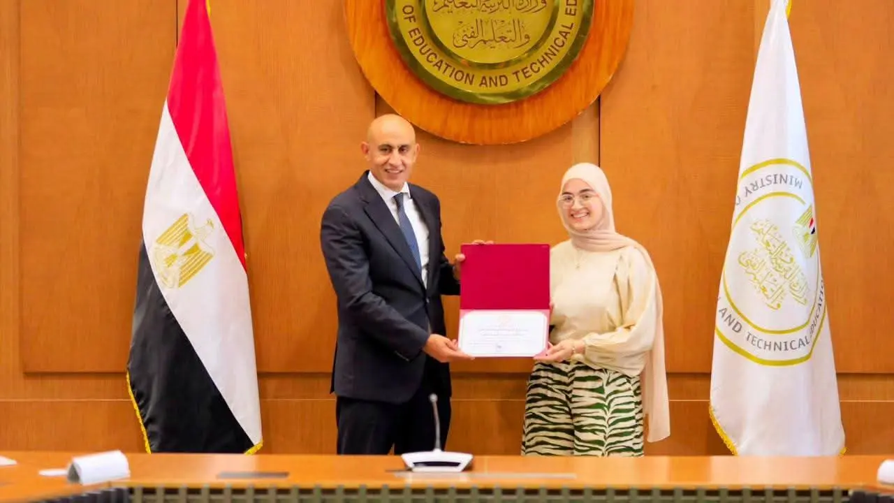 وزير التعليم يكرم أوائل الثانوية العامة 2026: أنتم فخر مصر.. والتفوق بداية طريق النجاح - 1000773575