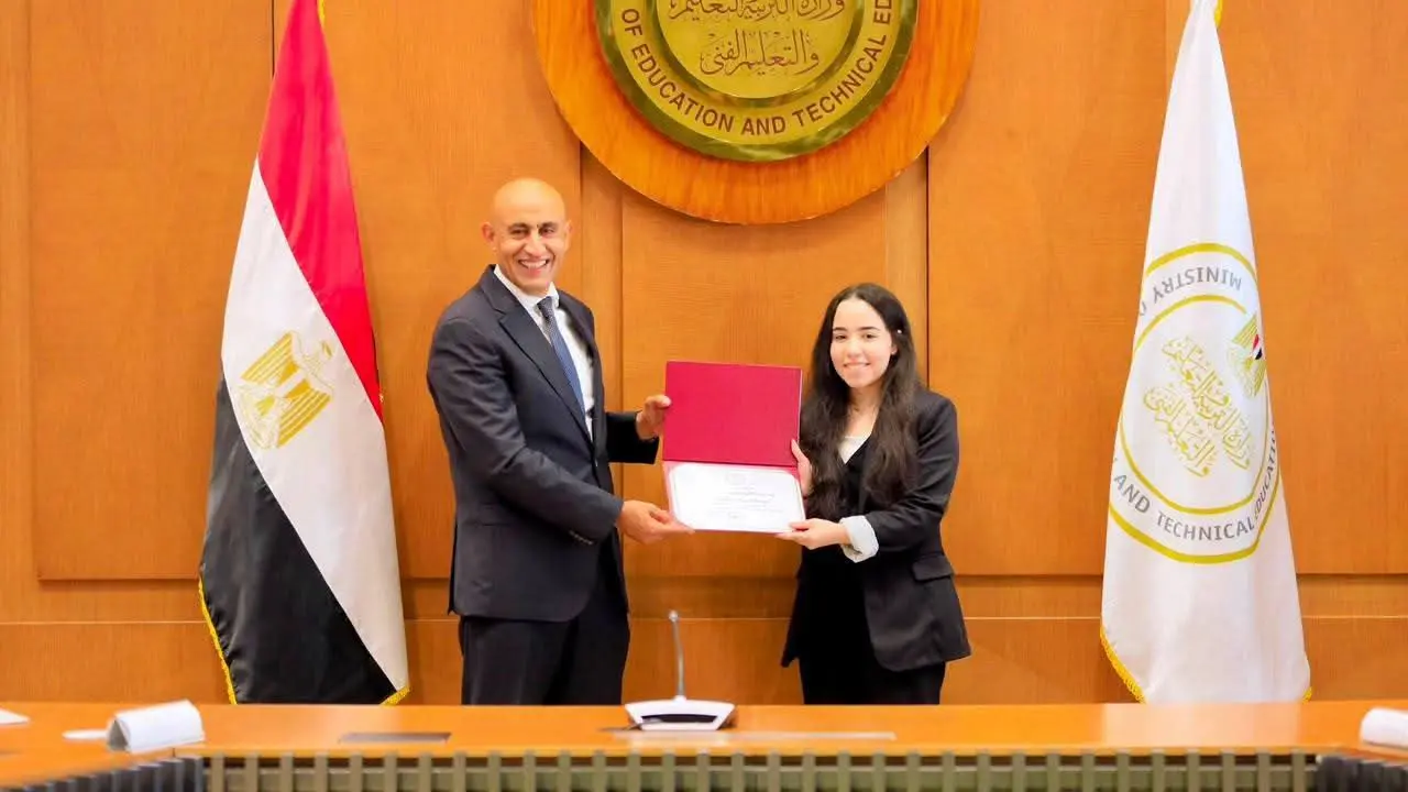 وزير التعليم يكرم أوائل الثانوية العامة 2026: أنتم فخر مصر.. والتفوق بداية طريق النجاح - 1000773578