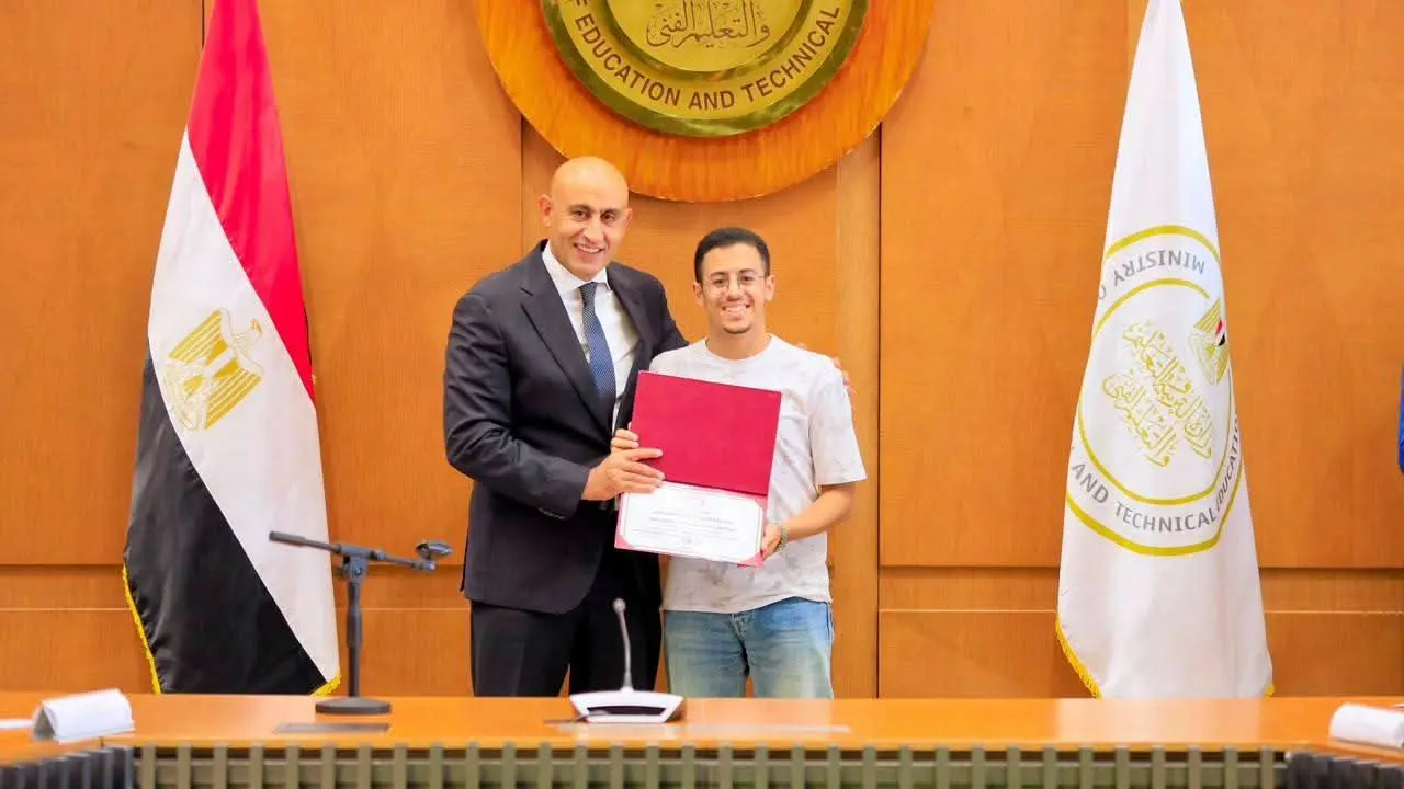 وزير التعليم يكرم أوائل الثانوية العامة 2026: أنتم فخر مصر.. والتفوق بداية طريق النجاح - 1000773582