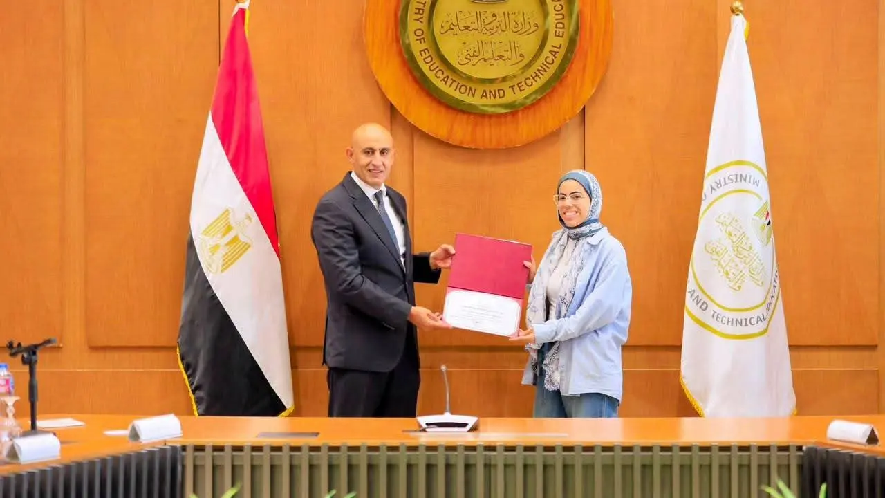 وزير التعليم يكرم أوائل الثانوية العامة 2026: أنتم فخر مصر.. والتفوق بداية طريق النجاح - 1000773583