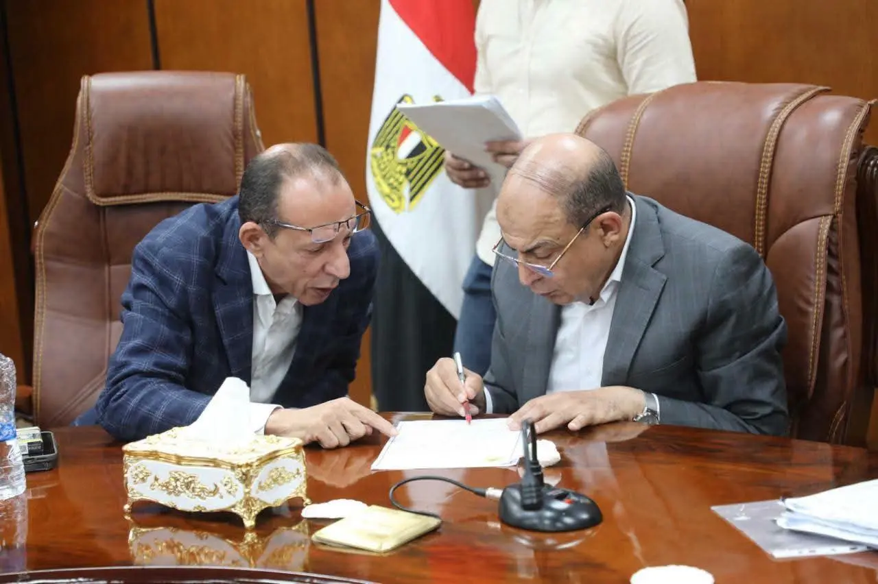 محافظ المنيا يعلن إطلاق مبادرة للتوعية بقانون التصالح خلال لقائه بأعضاء البرلمان