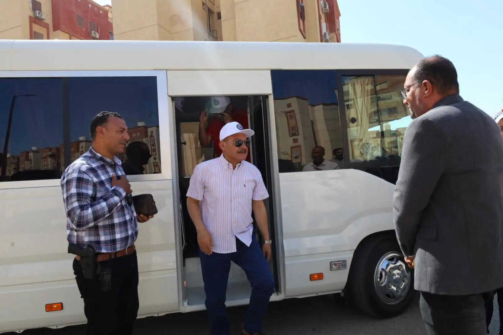 محافظ السويس يطلق مبادرة "سويسنا أجمل بينا" لترسيخ ثقافة المشاركة المجتمعية