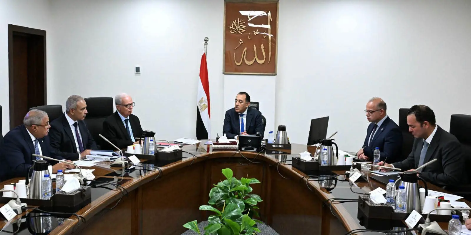 مدبولي يناقش إعادة هيكلة الشركات القابضة