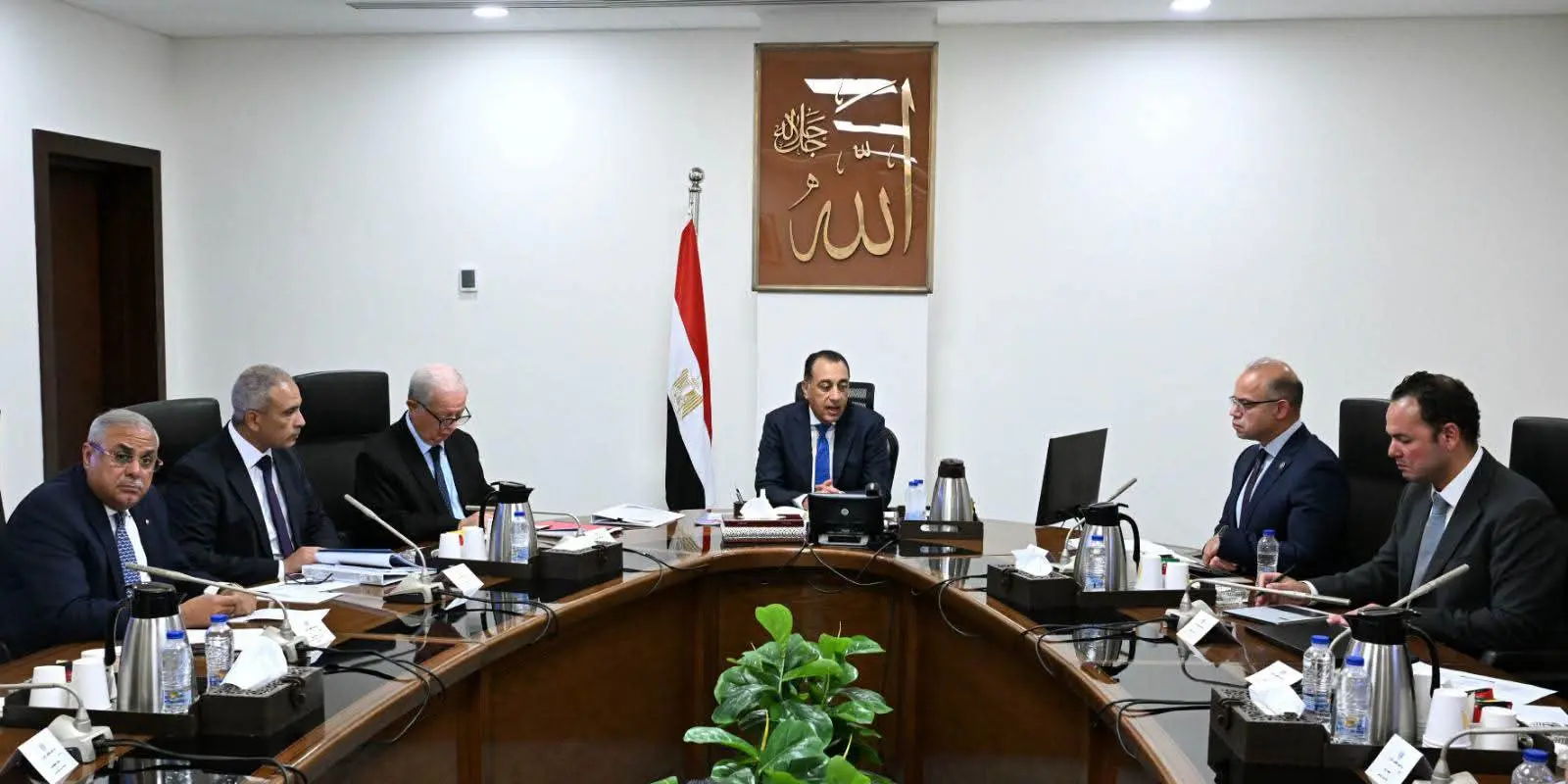 مدبولي يناقش إعادة هيكلة الشركات القابضة