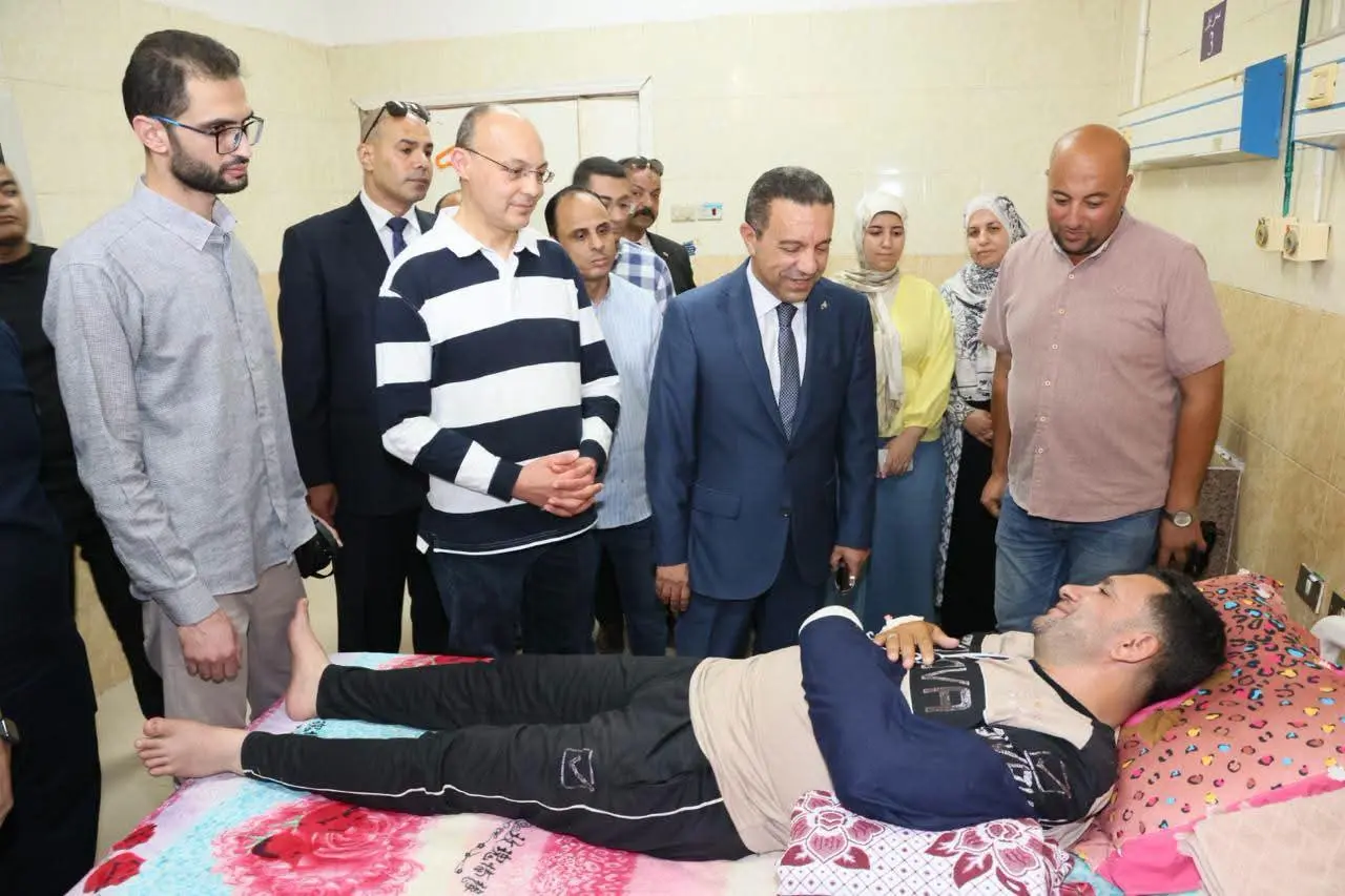 محافظ المنوفية يزور نائب رئيس حي شرق بعد إصابته أثناء التصدي لمخالفة بناء