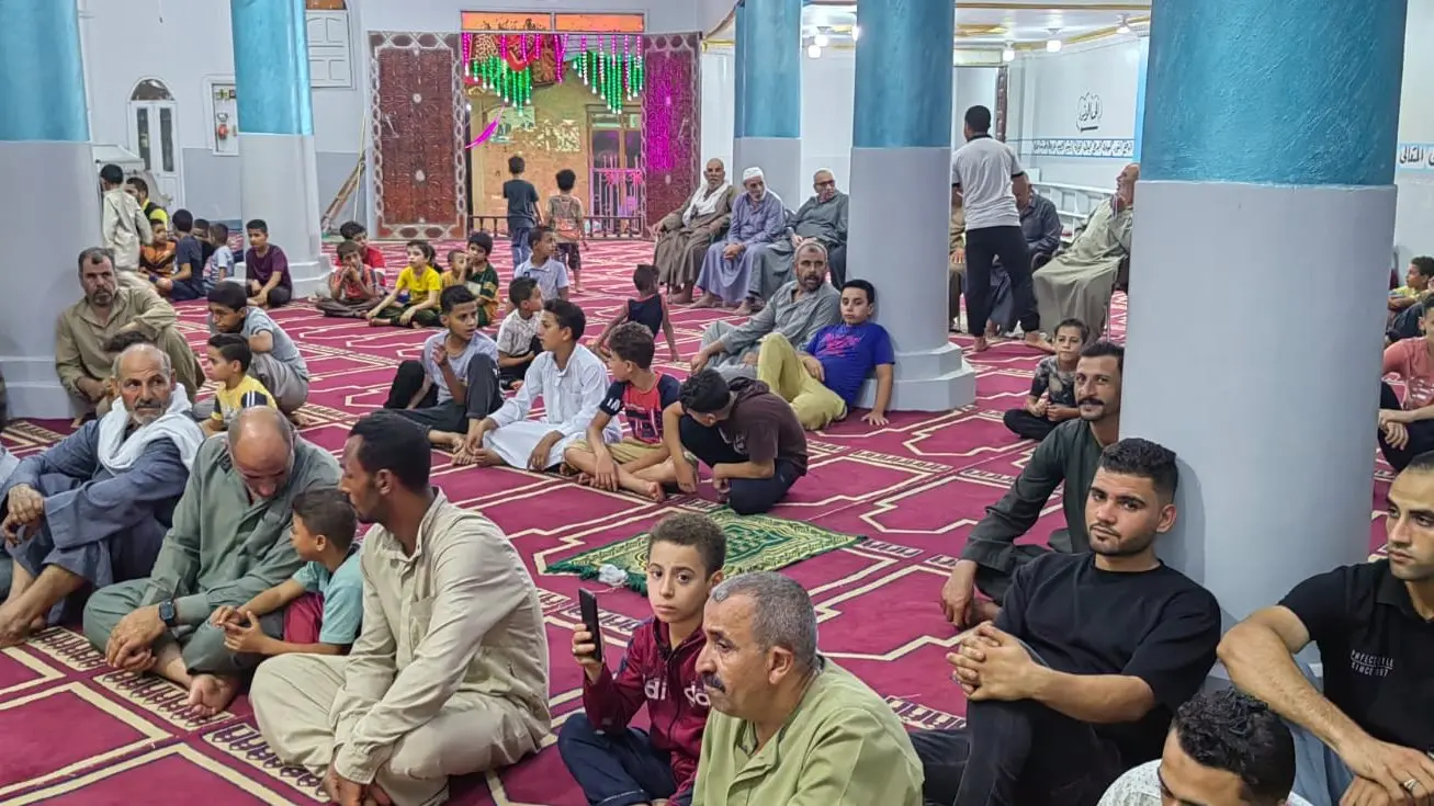 ​تتزايد معدلات البحث من قِبل ملايين المواطنين والعمال عن موعد صرف منحة المولد النبوي الشريف 2026، المخصصة لفئة العمالة غير المنتظمة، وذلك بالتزامن مع حلول هذه المناسبة الدينية يوم الأربعاء 26 أغسطس 2026. وسط حالة من الترقب لمعرفة الشروط والمستحقين ومنافذ الصرف المعتمدة