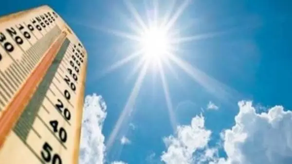 حذرت المتنبىء الجوي بمركز التنبؤات والإنذار المبكر بالهيئة العامة للأرصاد الجوية الدكتورة منار غانم، من استمرار ارتفاع درجات الحرارة حتى نهاية الأسبوع بقيم أعلى من المعدلات الطبيعية لهذا التوقيت من السنة