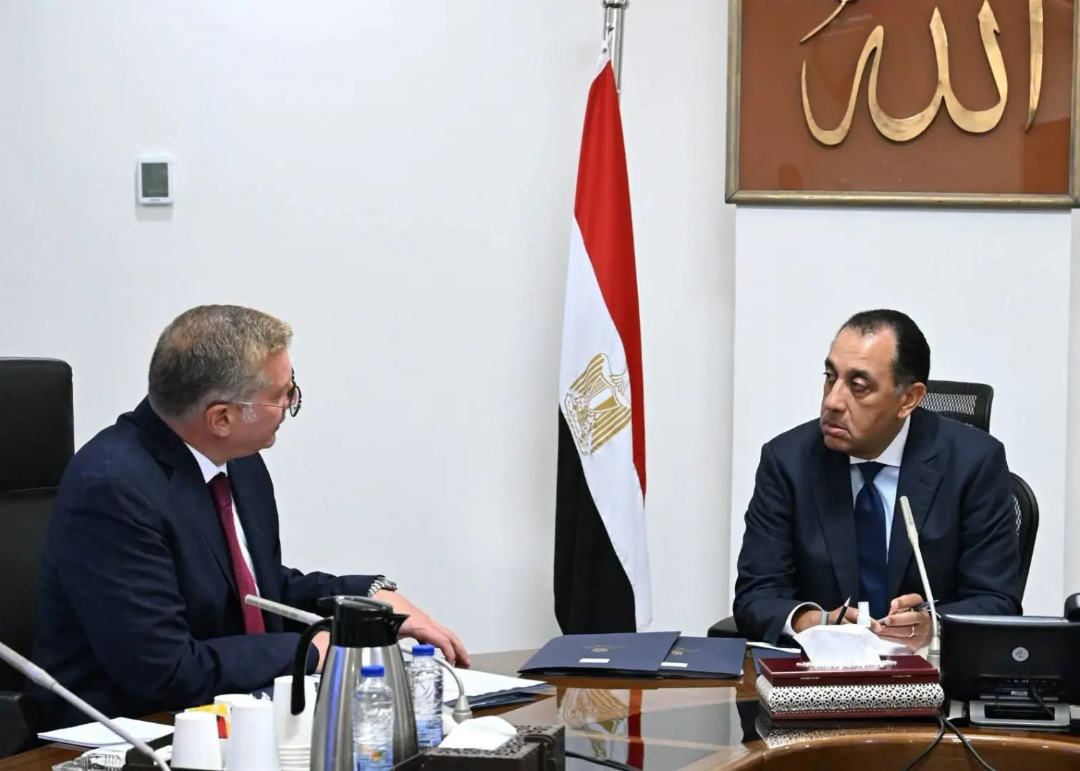 مدبولي يبحث مع وزير البترول إجراءات ضمان استقرار إمدادات الغاز والوقود