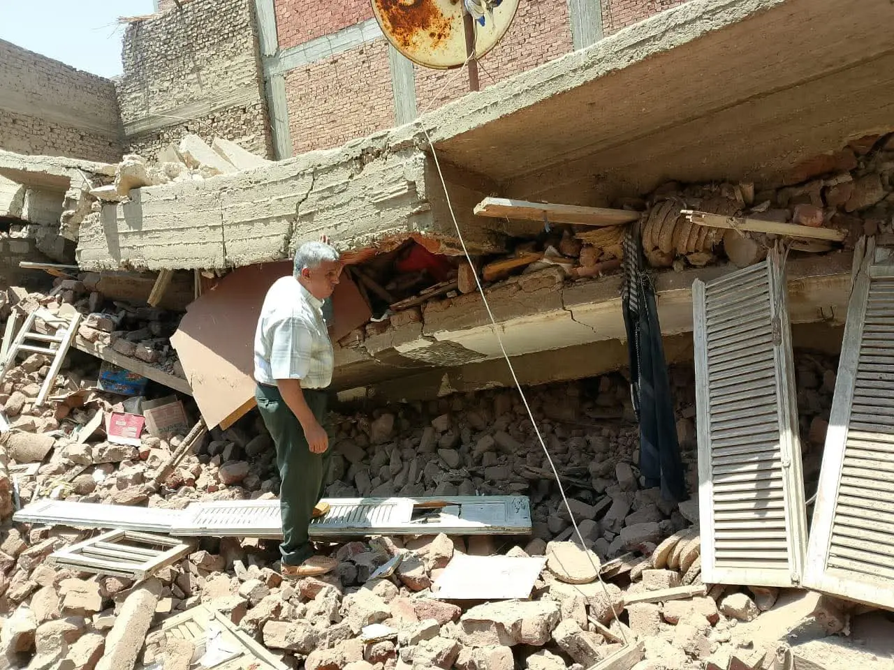 إصابة شخصين في انهيار منزل بسوهاج.. وقرار عاجل من المحافظ
