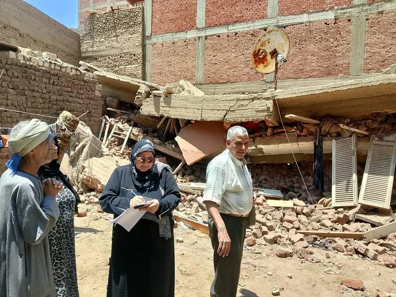إصابة شخصين في انهيار منزل بسوهاج.. وقرار عاجل من المحافظ