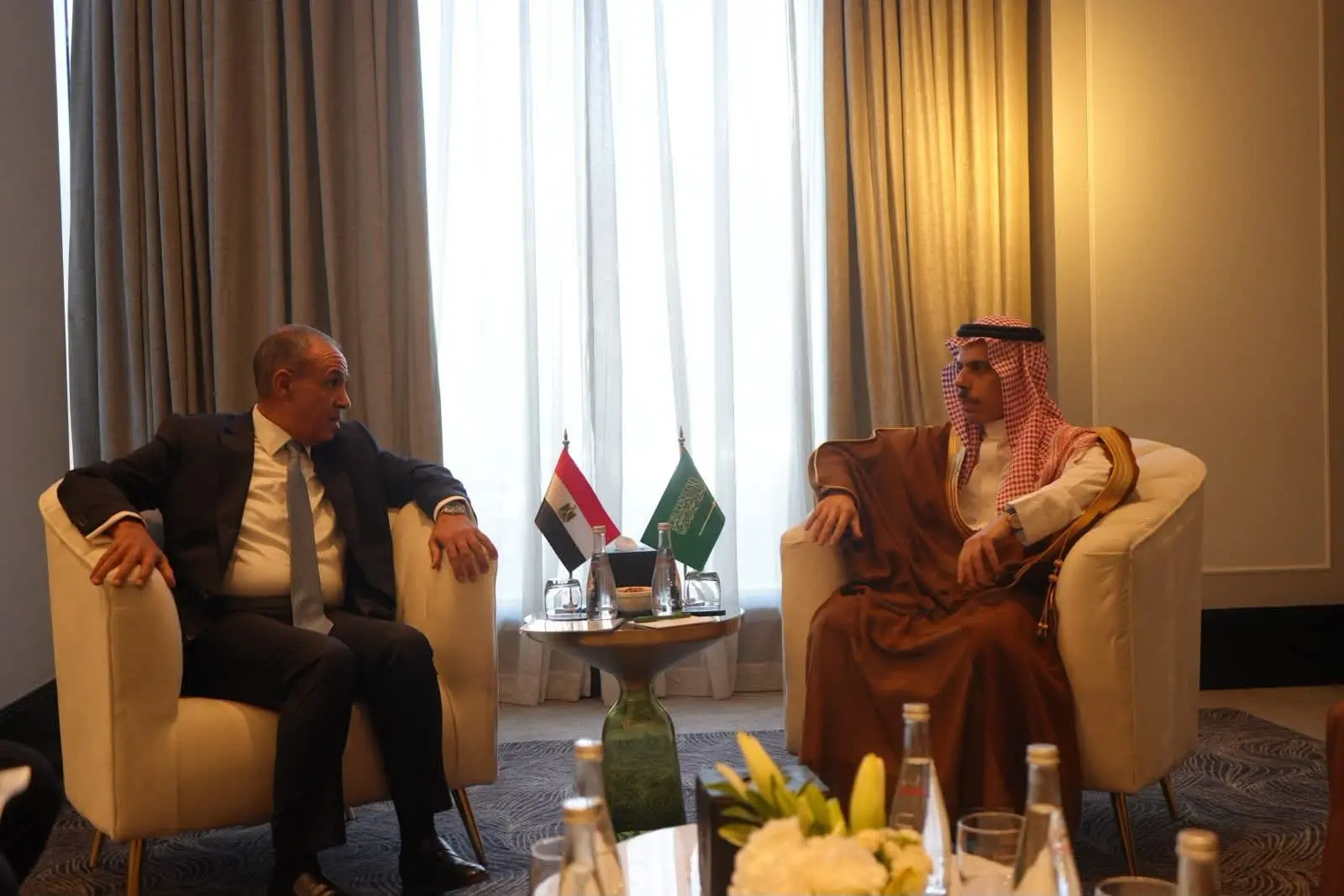 وزير الخارجية يبحث مع نظيريه القطري والسعودي تطورات غزة وخفض التصعيد الإقليمي