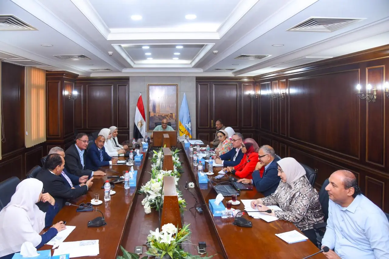 محافظ الإسكندرية يبحث مقترح إعادة تأهيل وتطوير «طابية كوسا باشا» الأثرية بأبو قير واستغلالها سياحيًا - 1000781802