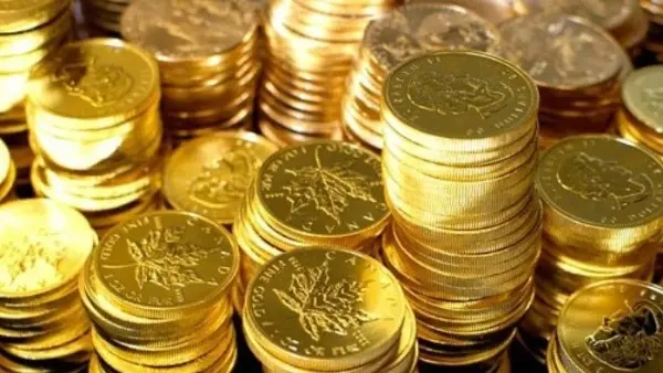 ​شهدت أسواق الصاغة المصرية تراجعاً حاداً في أسعار الذهب مع نهاية تعاملات مساء اليوم السبت 29 أغسطس 2026، حيث تكبد الجنيه الذهب خسائر قوية تراجعت بقيمته بنحو 1120 جنيهاً دفعة واحدة، وسط هبوط تدريجي لجميع الأعيرة الذهبية وتأثر الأسواق المحلية بالتحركات العالمية.
