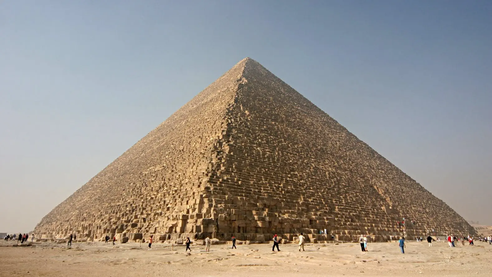 سر صمود هرم خوفو أمام الزلازل 4600 عام: دراسة مصريّة يابانية تكشف العبقرية الهندسية