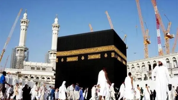 ​أعلنت وزارة الداخلية المصرية عن بدء الإجراءات التنفيذية لإجراء قرعة الحج العلنية الإلكترونية لموسم 1448هـ / 2027م، بكافة مديريات الأمن على مستوى الجمهورية. وتأتي هذه الخطوة عقب انتهاء فترة تلقي طلبات المواطنين الراغبين في أداء الفريضة، والتي استمرت في الفترة من الأربعاء 12 أغسطس 2026 وحتى الخميس 27 أغسطس 2026.