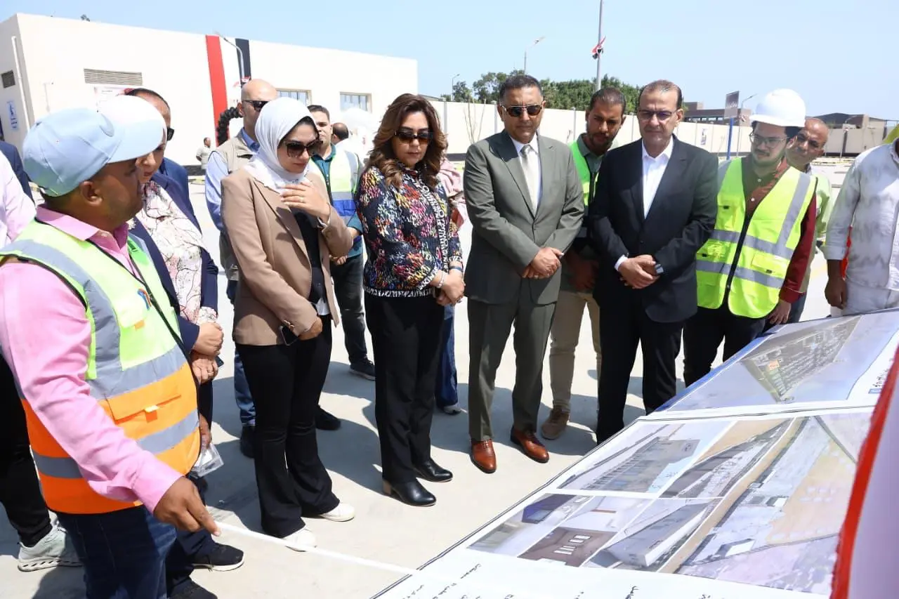 افتتحت الدكتورة منال عوض، وزيرة التنمية المحلية والبيئة، والدكتور المهندس حسام عبد الفتاح، محافظ القليوبية، مشروع وحدة احتجاز المضبوطات ومركبات التكهين " حضانة السيارات" بأبي زعبل بمركز ومدينة الخانكة