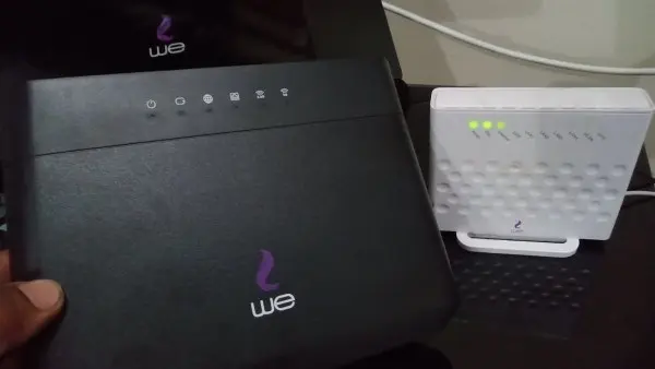 ​أعلنت الشركة المصرية للاتصالات WE عن إطلاق باقة جديدة من خدمات باقة  الإنترنت المنزلي فائق السرعة، موجهة بشكل أساسي لأصحاب الاستهلاك المرتفع والمنازل التي تضم عددًا كبيرًا من الأجهزة المتصلة بالشبكة، وتعتمد الباقة الجديدة على تقنية الألياف الضوئية (FTTH) لضمان أقصى درجات الثبات والاستقرار في الاتصال.