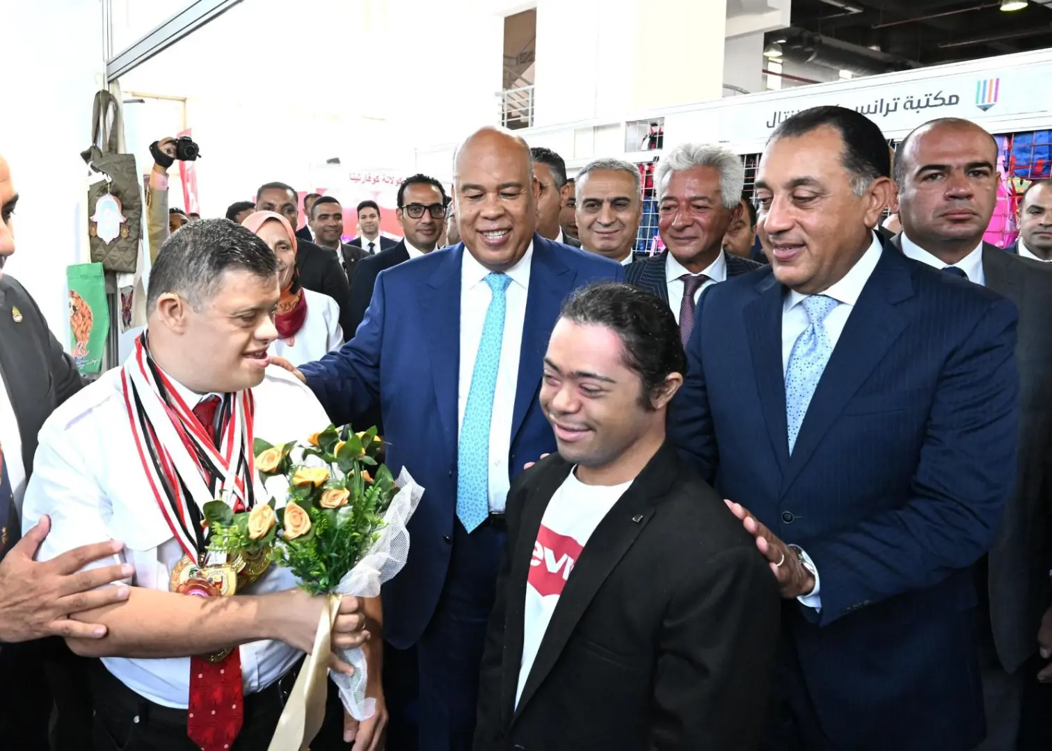 افتتح، صباح اليوم، الدكتور مصطفى مدبولي، رئيس مجلس الوزراء، المعرض الرئيسي لـ "أهلًا مدارس 2026"، المُقام بقاعة جهاز تنمية المشروعات المتوسطة والصغيرة ومتناهية الصغر بأرض المعارض بمدينة نصر، والذي يتزامن مع انطلاق مبادرة وزارة التموين والتجارة الداخلية، بالتعاون مع الاتحاد العام للغرف التجارية؛ لإقامة معارض "أهلًا مدارس 2026" بمختلف المحافظات.