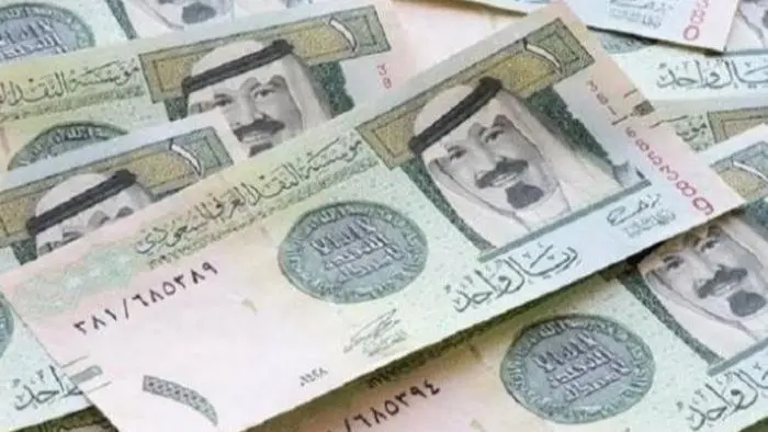 ​شهد سعر الريال السعودي حالة من الاستقرار والهدوء أمام الجنيه المصري في بداية التعاملات الصباحية اليوم الأربعاء 2 سبتمبر 2026. وتأتي هذه المستويات الثابتة متوافقة مع الإغلاقات المسجلة في ختام تعاملات أمس الثلاثاء، وفقًا لأحدث البيانات والتعاملات الصرفية المعلنة داخل شبكة البنوك المصرية والقطاع المصرفي.