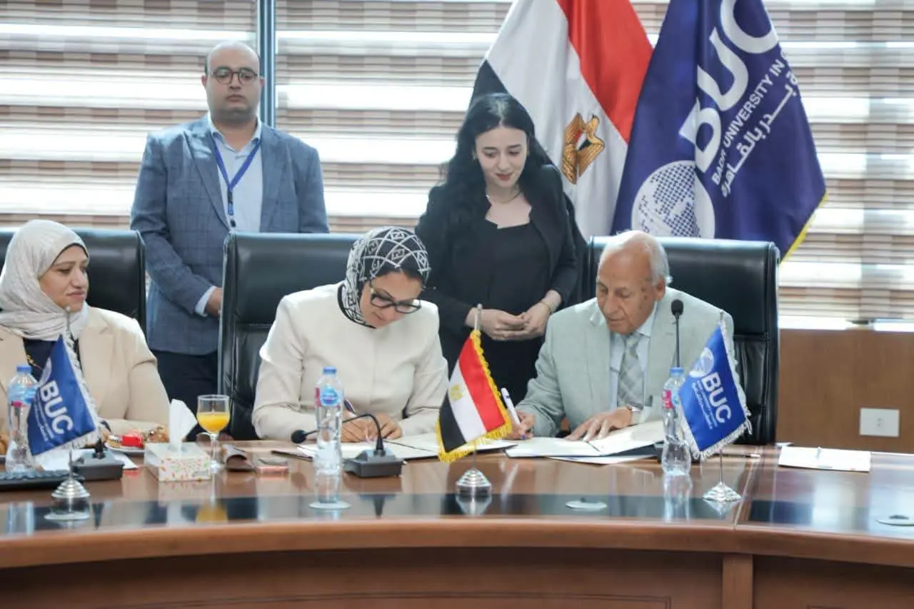 محافظ الوادي الجديد توقّع عقد إنشاء مدرسة تمريض تطبيقية خاصة بالخارجة