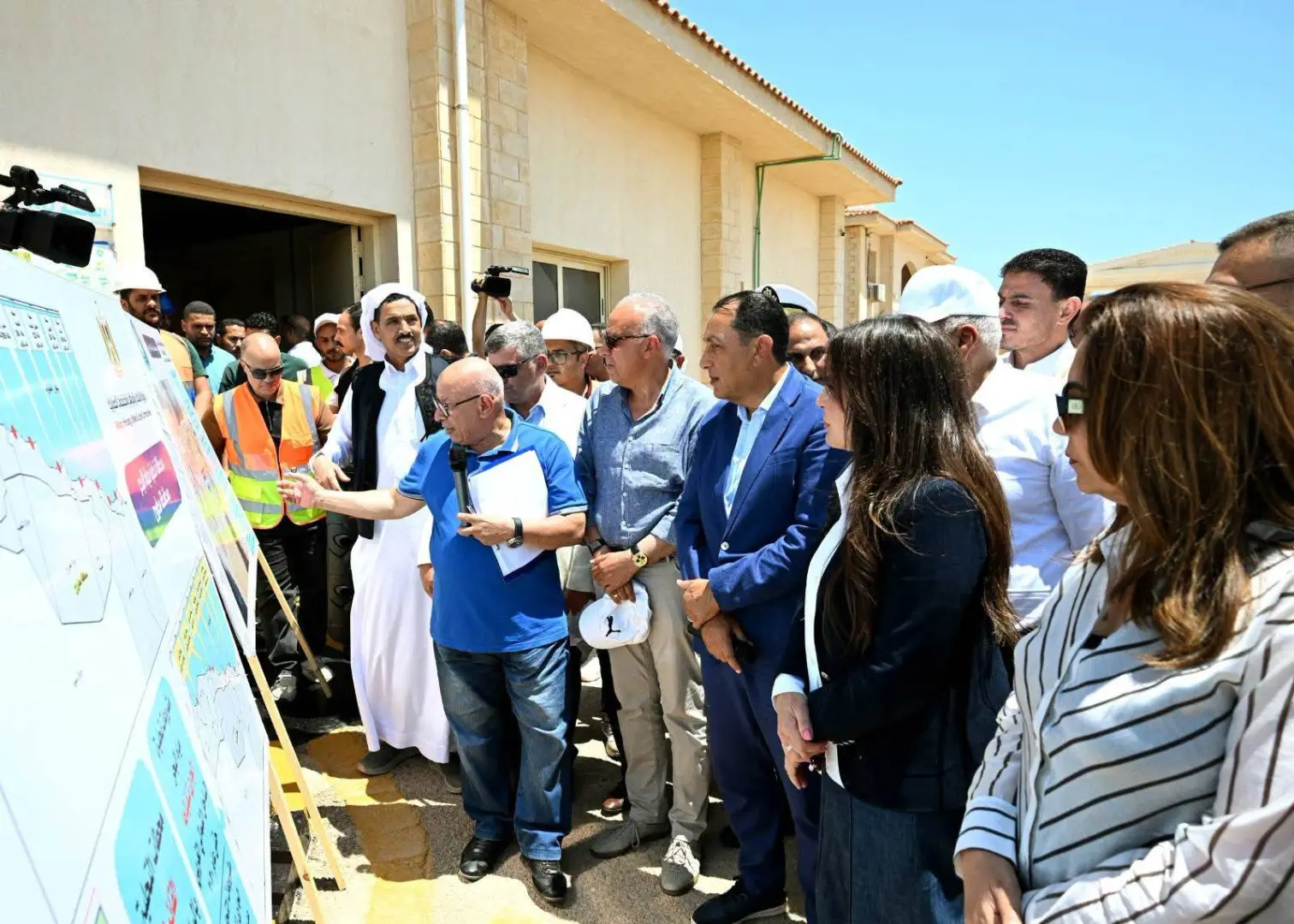 رئيس الوزراء يتفقد مجمع محطات تحلية مياه البحر بالرميلة بطاقة 125 ألف متر مكعب يوميًا