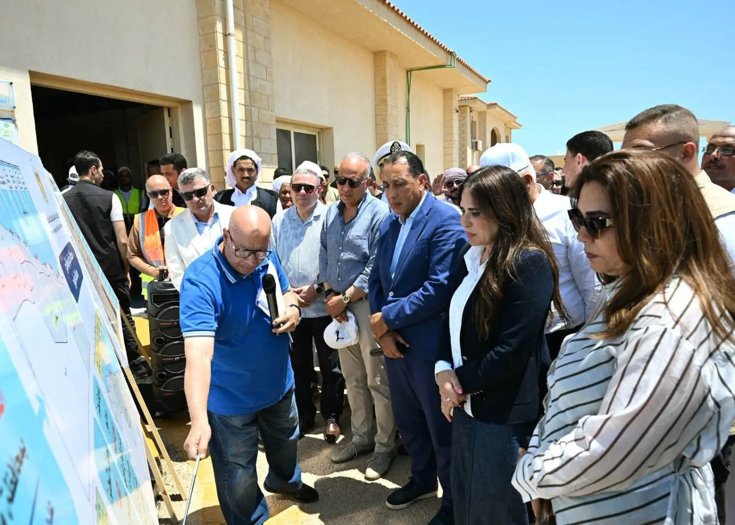 رئيس الوزراء يتفقد مجمع محطات تحلية مياه البحر بالرميلة بطاقة 125 ألف متر مكعب يوميًا