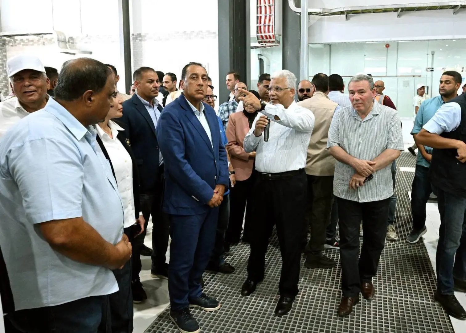 رئيس الوزراء يتفقد مجمع محطات تحلية مياه البحر بالرميلة بطاقة 125 ألف متر مكعب يوميًا