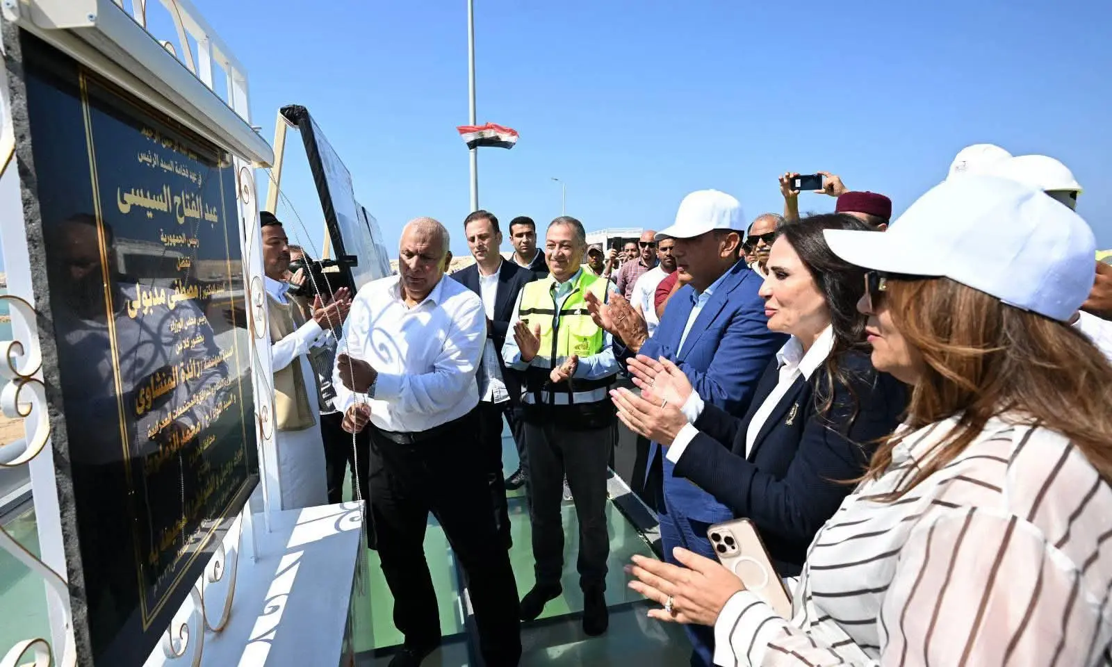 رئيس الوزراء يفتتح كوبري روميل بعد تطويره في مطروح