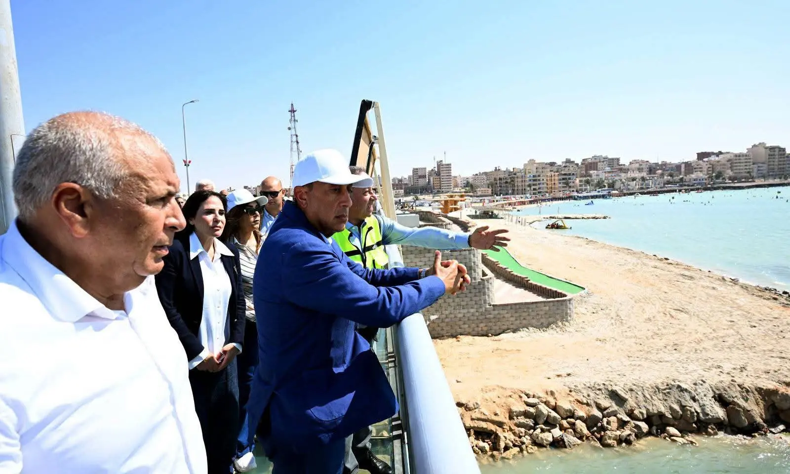 رئيس الوزراء يفتتح كوبري روميل بعد تطويره في مطروح