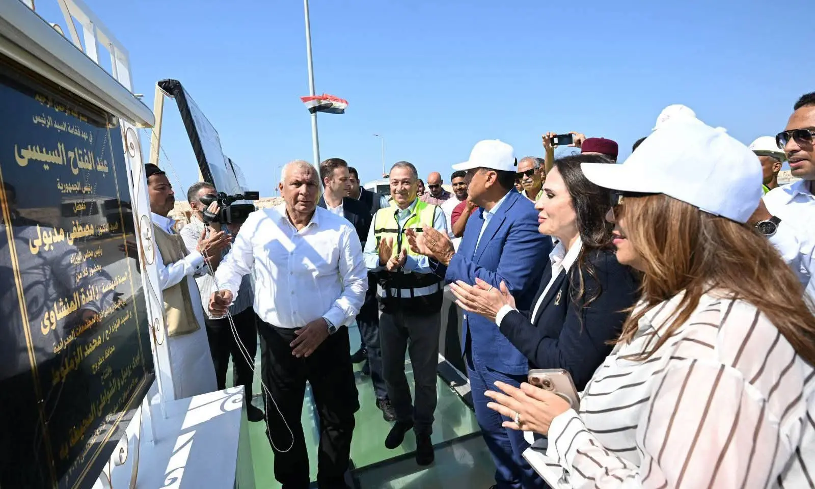 رئيس الوزراء يفتتح كوبري روميل بعد تطويره في مطروح