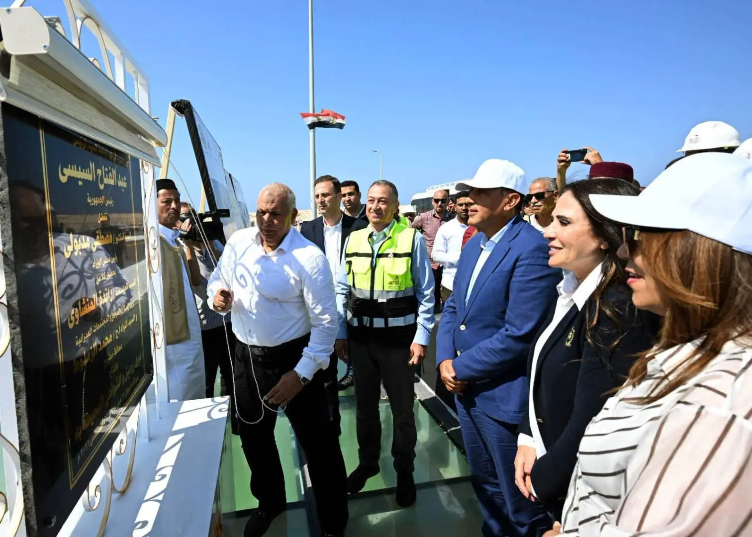 رئيس الوزراء يفتتح كوبري روميل بعد تطويره في مطروح