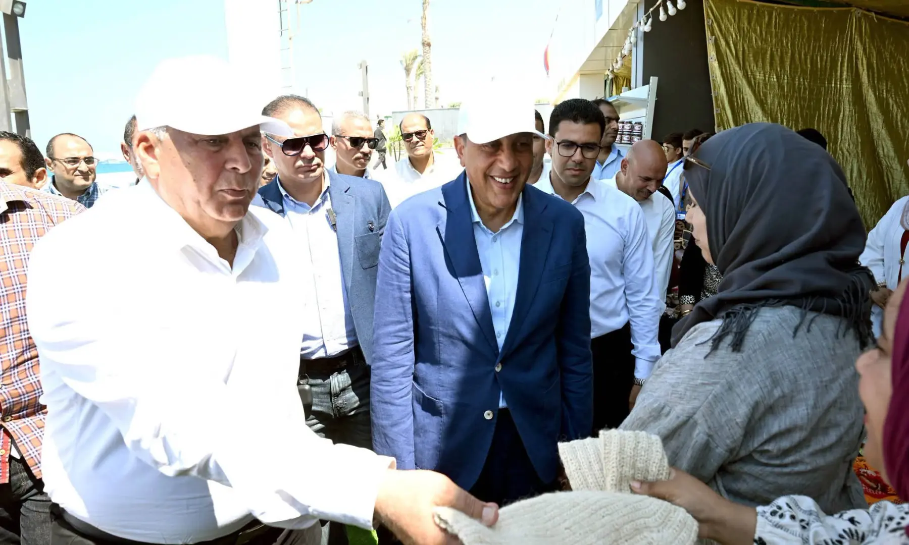 رئيس الوزراء يفتتح كورنيش 30 يونيو بمطروح ويتفقد معرض «كنوز مصر»