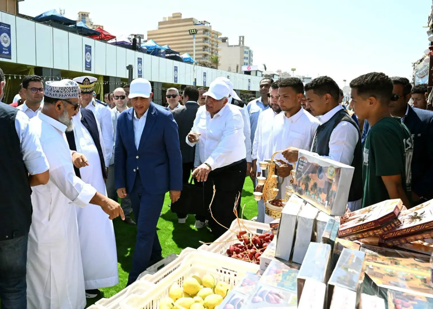 رئيس الوزراء يفتتح كورنيش 30 يونيو بمطروح ويتفقد معرض «كنوز مصر»