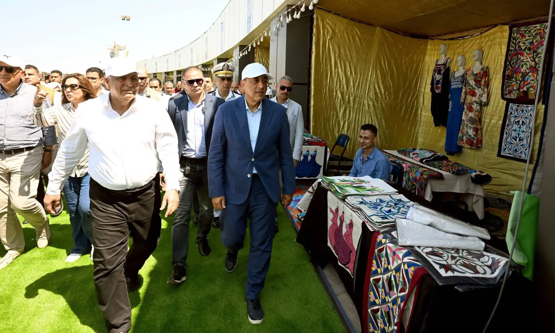 رئيس الوزراء يفتتح كورنيش 30 يونيو بمطروح ويتفقد معرض «كنوز مصر»