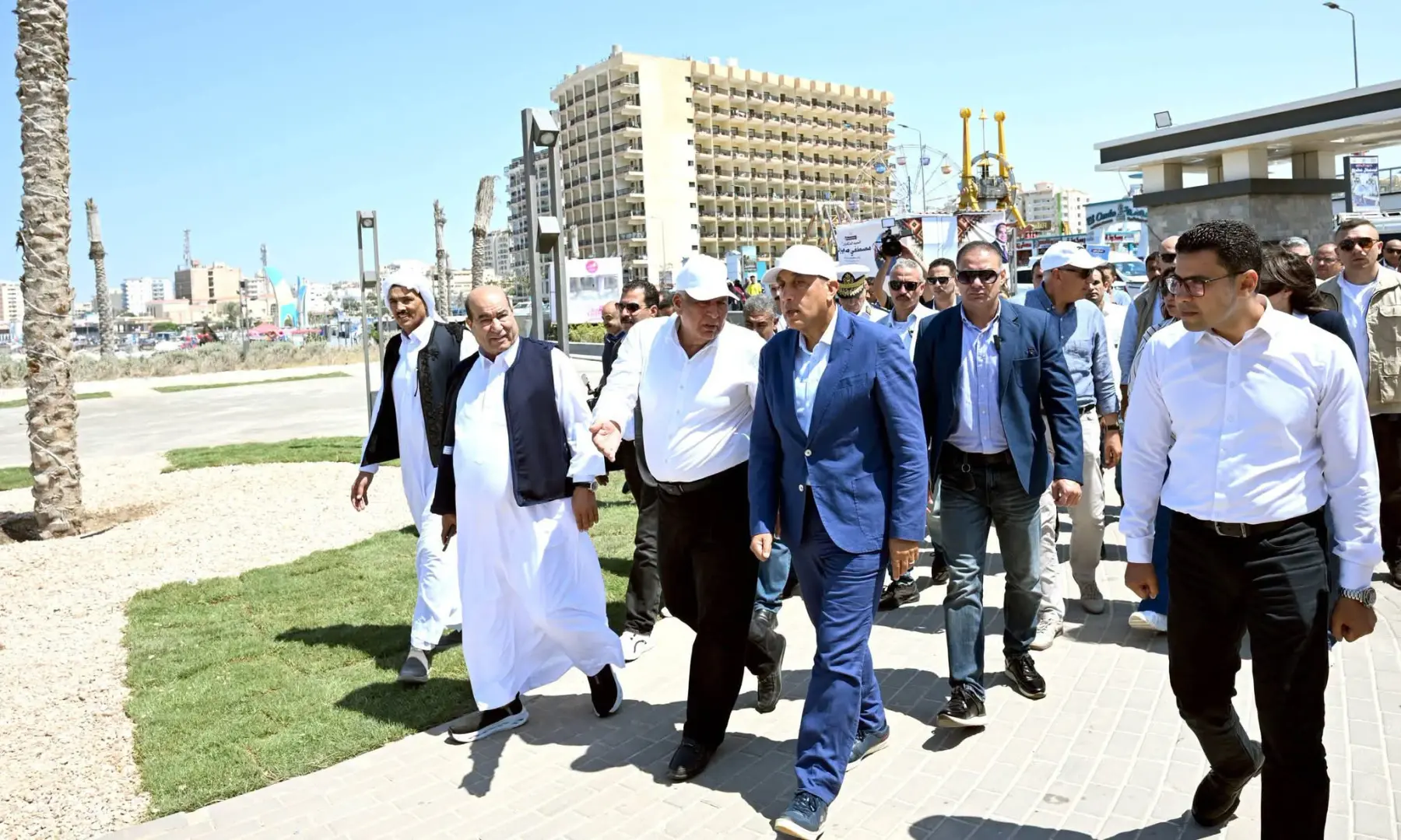 رئيس الوزراء يفتتح كورنيش 30 يونيو بمطروح ويتفقد معرض «كنوز مصر»