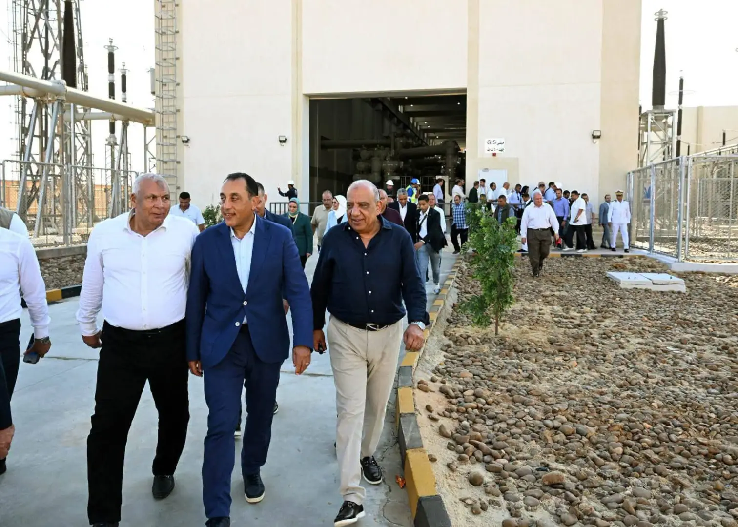 رئيس الوزراء يتفقد محطة محولات كهرباء شرق مطروح في ختام جولته بالمحافظة