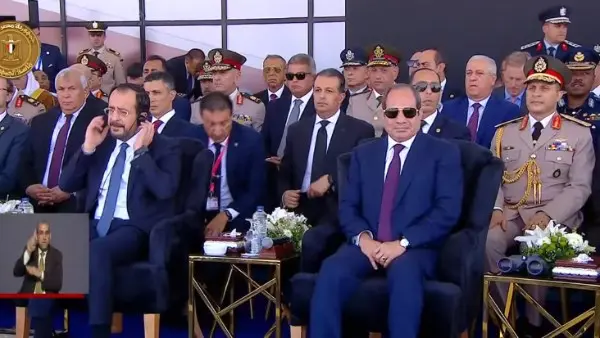 الرئيس السيسي ونظيره القبرصي يشاهدان عروضا جوية بمعرض العلمين الدولي للطيران والفضاء