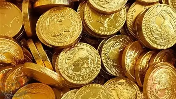 ​استقرت أسعار الذهب في السوق المحلي المصري مع مستهل تعاملات اليوم، متأثرة بالاتجاه الهابط لسعر الأوقية بالبورصات العالمية، ليحافظ المعدن الأصفر على مستويات إغلاق أمس التي شهدت انخفاضًا طفيفًا، ويثير هذا الاستقرار اهتمام المستثمرين والمقبلين على الشراء لمتابعة حركة الصاغة وحساب المصنعية.