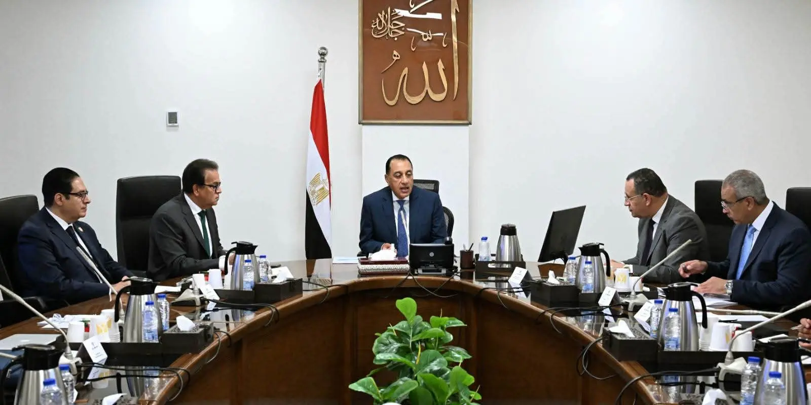 رئيس الوزراء يتابع مستجدات مستشفى 500500 بالشيخ زايد
