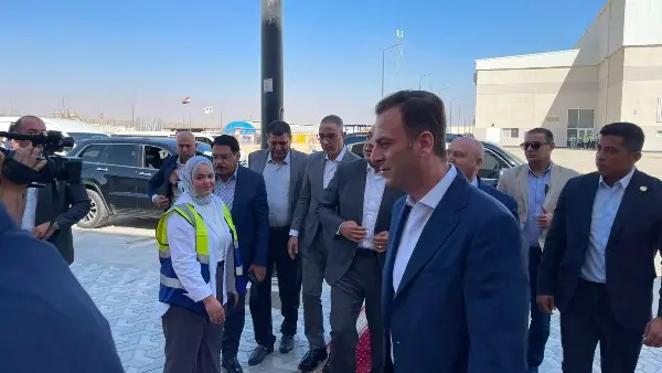 تفقد الدكتور مصطفي مدبولي رئيس مجلس الوزراء مركز التحكم والسيطرة بورش مونوريل غرب النيل ورافقه وزير النقل ومحافظ الجيزة.