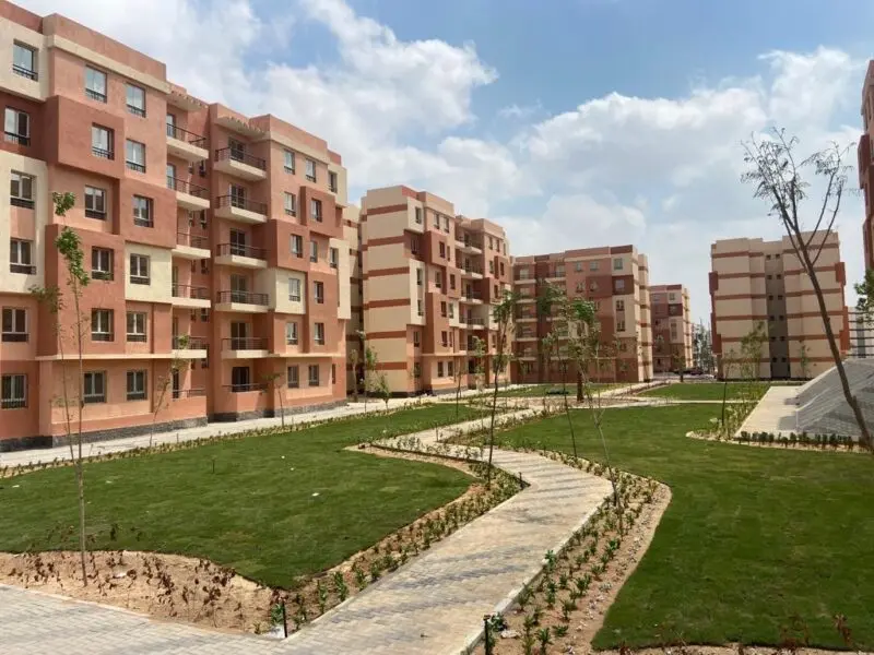 ​تستعد وزارة الإسكان والمرافق والمجتمعات العمرانية، بالتعاون مع هيئة المجتمعات العمرانية الجديدة، لطرح 10 آلاف وحدة سكنية مخصصة لمنخفضي الدخل بنظام الإيجار التمليكي، في إطار خطة الدولة لدعم الشباب وتوفير حلول سكنية ملائمة بأسعار مناسبة. 