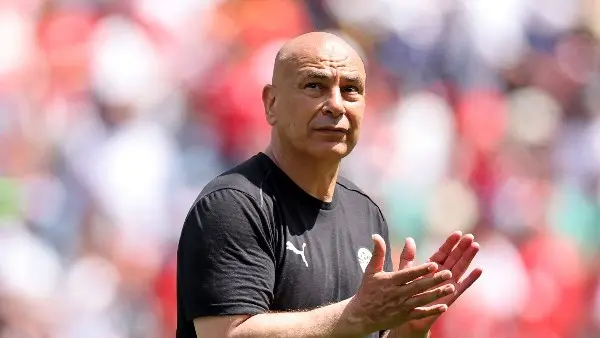 ​يعلن الجهاز الفني لمنتخب مصر الأول لكرة القدم، بقيادة العميد حسام حسن، اليوم الأربعاء 16 سبتمبر 2026، عن القائمة الرسمية للفراعنة استعدادًا للتجمع الدولي القادم. ويأتي هذا الإعلان فور ختام مباريات الأهلي والزمالك ضمن منافسات الجولة الخامسة من الدوري المصري الممتاز، والتي شهدت متابعة مكثفة من الجهاز الفني لاختيار العناصر الأكثر جاهزية
