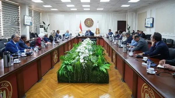 عرضت قناة إكسترا نيوز خبرا عاجلا يفيد بأن الدكتور مصطفى مدبولي، رئيس مجلس الوزراء قال إن الحكومة بدأت الاستعدادات لتنظيم المؤتمر الذي دعا إليه الرئيس عبد الفتاح السيسي، والمقرر عقده الشهر المقبل.